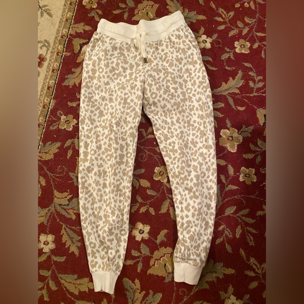 Old Navy White and Tan Leopard Print Pants